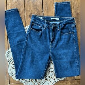 Levi's Women's Premium 721 High Rise Skinny Jeans size 28